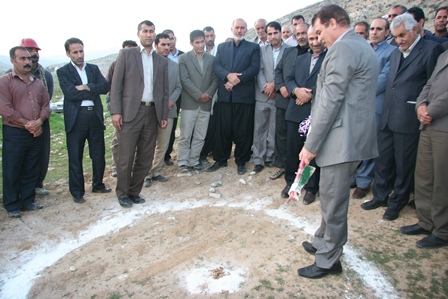 با حضور استاندار ایلام کلنگ طرح آبرسانی به شهرستان بدره به زمین زده شد